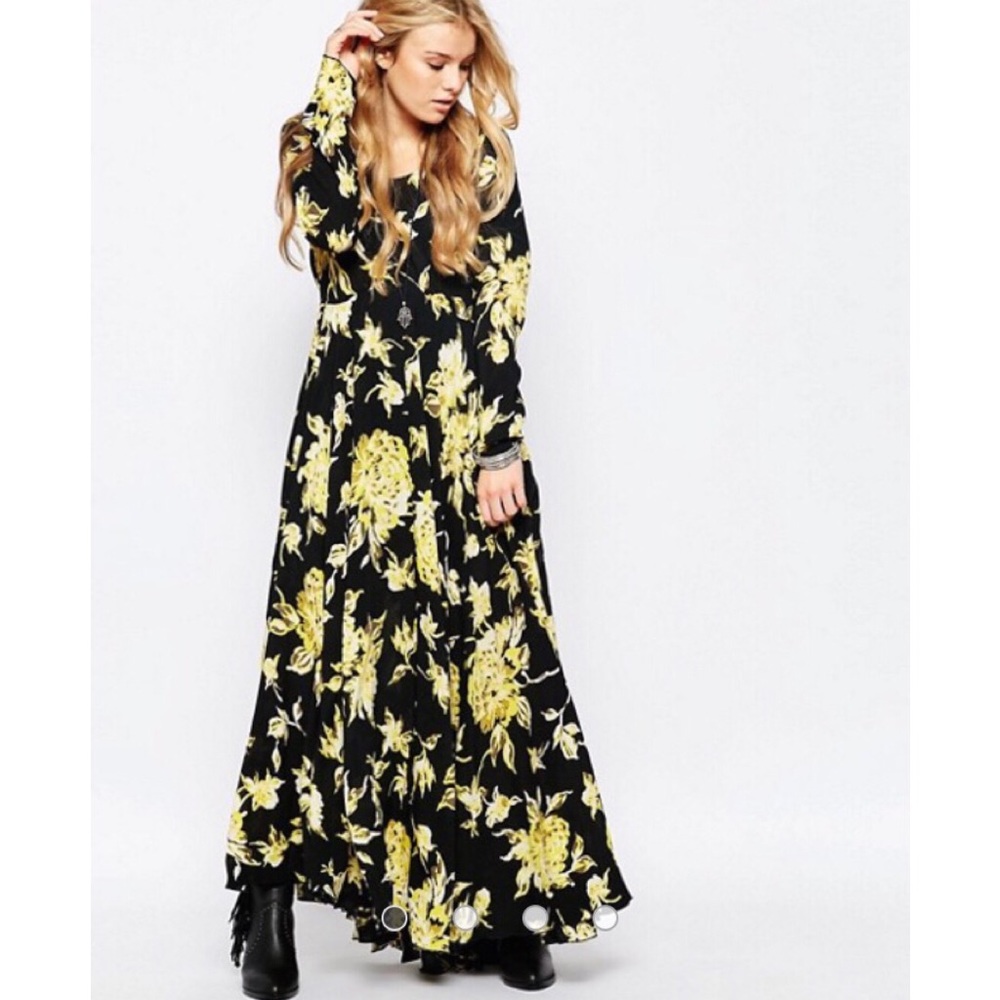 ⚡️PRICE DROP⚡️Free People First Kiss Maxi Dress